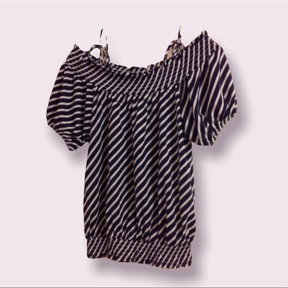 Shoulder Peekaboo Top